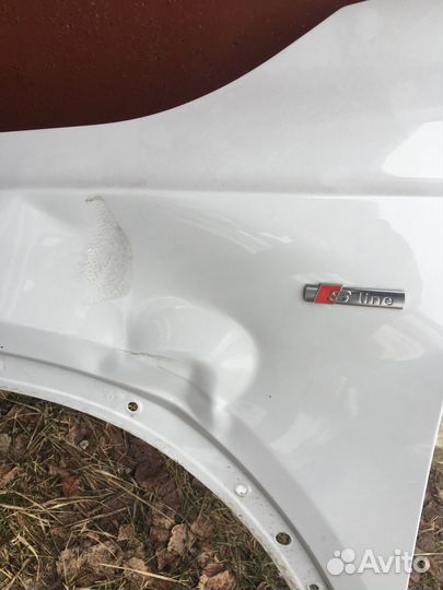 Крыло левое на Audi Q3 (Ауди Ку 3) + шильдик