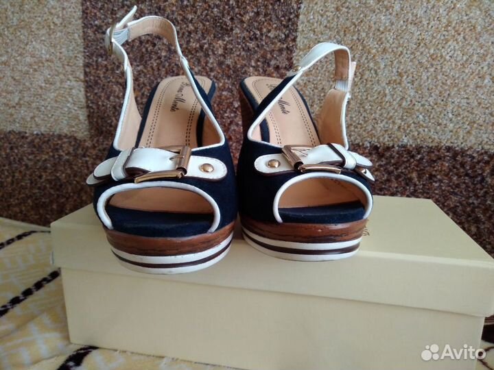 Босоножки женские