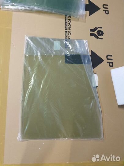 Стекло двери заднее правое Toyota Camry V70