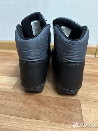 Лыжные ботинки 43 размер (28см по стельке)