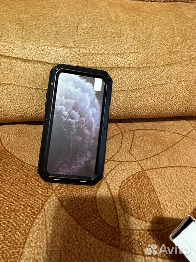 Чехол на iPhone 11