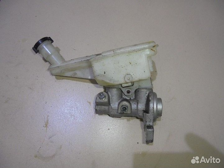 Главный тормозной цилиндр nissan E12