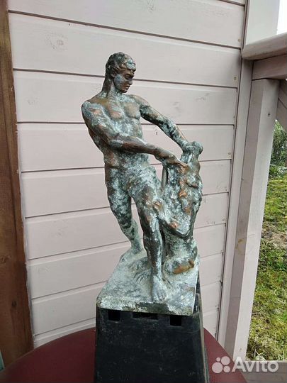 Статуэтка Самсон