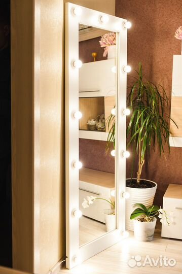 Зеркало гримернон с лампочками