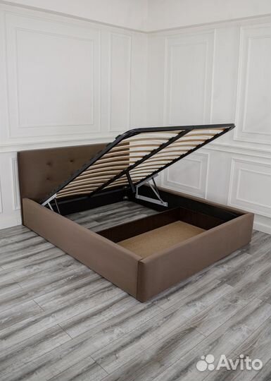 Кровать с подъемным механизмом и матрасом 180х200