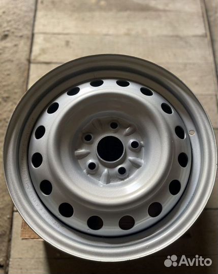 Диск штампованный фирмы SDT R16 5*114,3