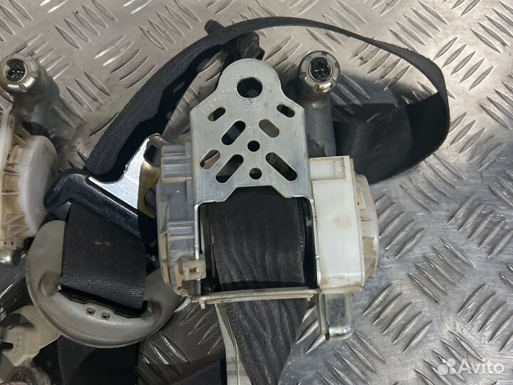 Ремень безопасности перед mitsubishi lancer 10