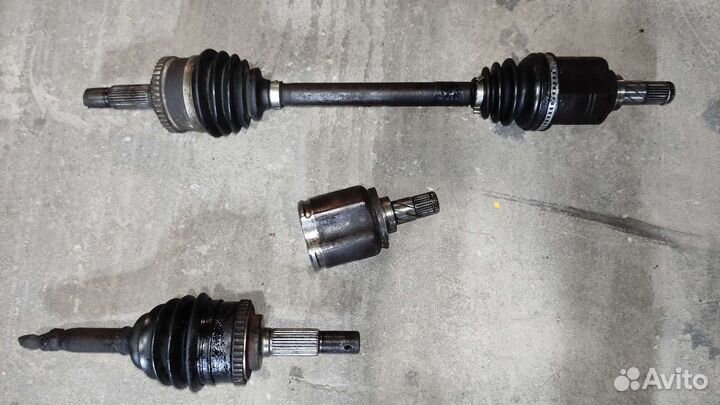 Привод (полуось) левая Nissan primera P12