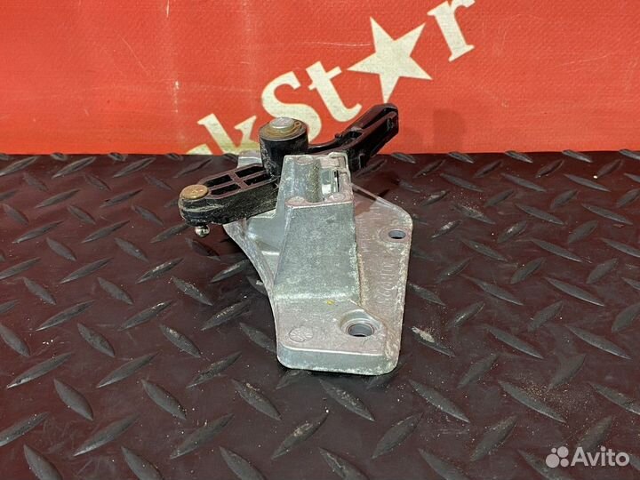 Ручка двери внутренняя левая Daf XF105