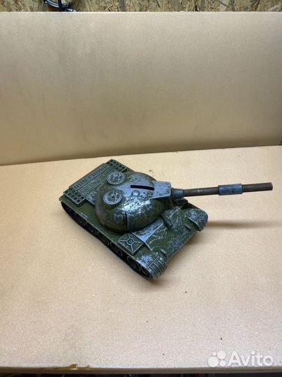 Советская игрушка танк