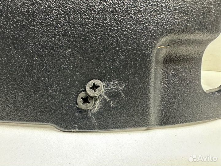 Накладка замка капота передняя Toyota Camry