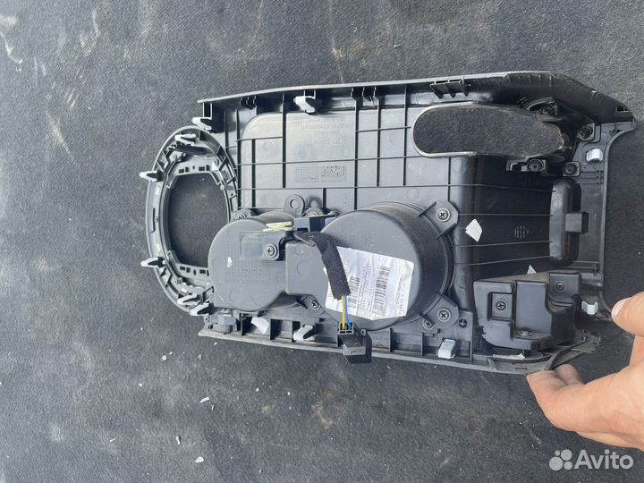 Накладка и подлокотник kia sportage 3