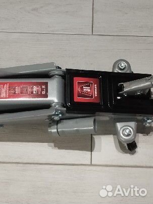 Домкрат подкатной гидравлический