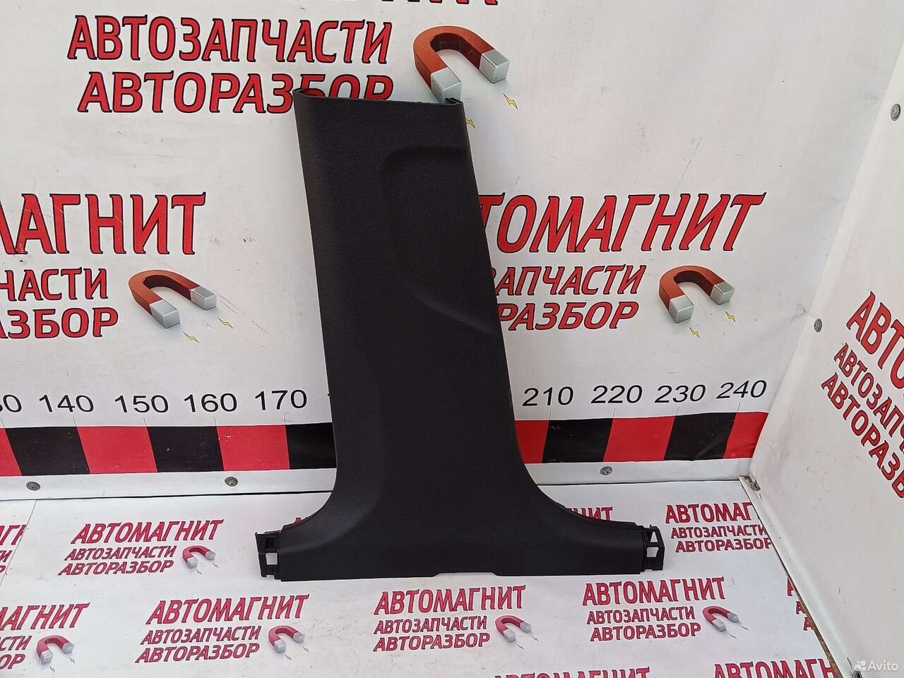 Обшивка центральной стойки левая Джили Кулрей SX11