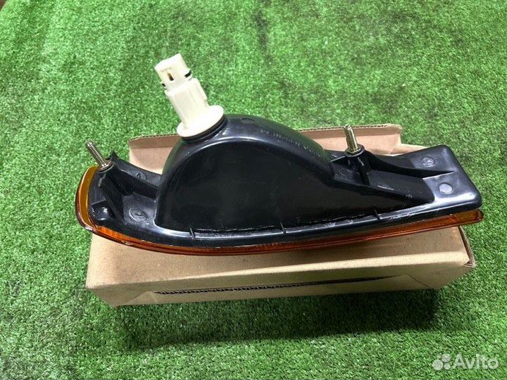 Повторитель поворота в бампер передний правый