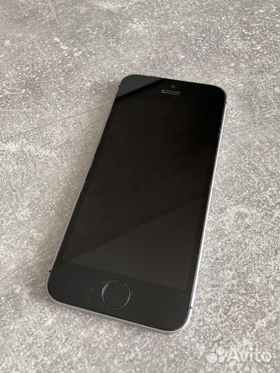 iPhone SE, 32 ГБ