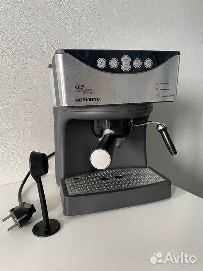 Кофеварка рожковая redmond RCM-1503