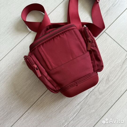 Сумка для фотоаппарата Rivacase красная