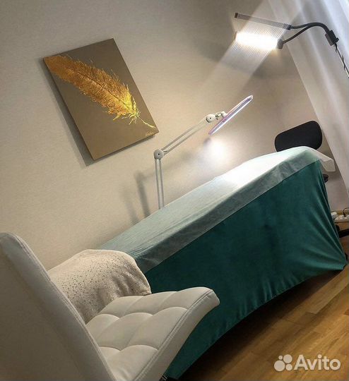 Наращивание ресниц и коррекция бровей