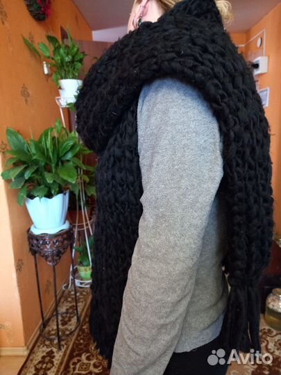 Шарф черный объемный