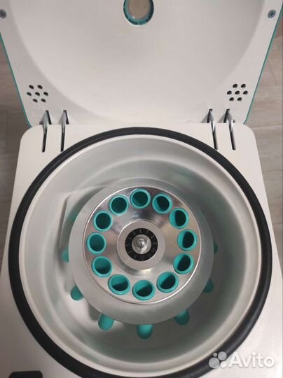 Центрифуга лабораторная настольная