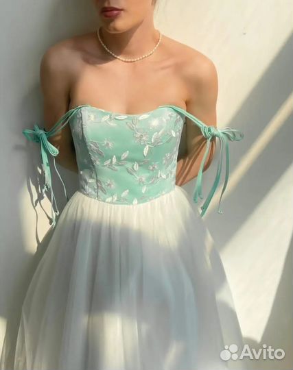Нарядное вечернее платье с завязками