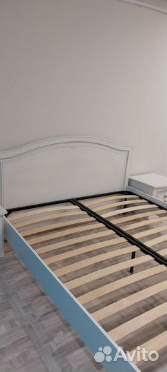 Кровать