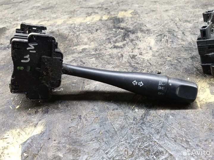 Подрулевой переключатель Nissan bluebird u14