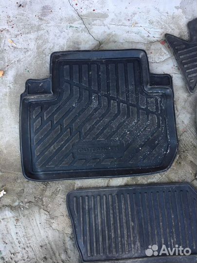 Продам коврики на оутлэндер
