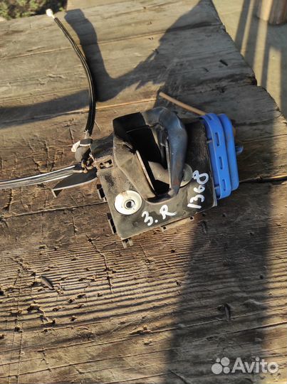 Замок двери задний правый Audi A4 B5