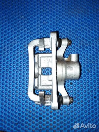 Суппорт зад/правый Mitsubishi space wagon 2