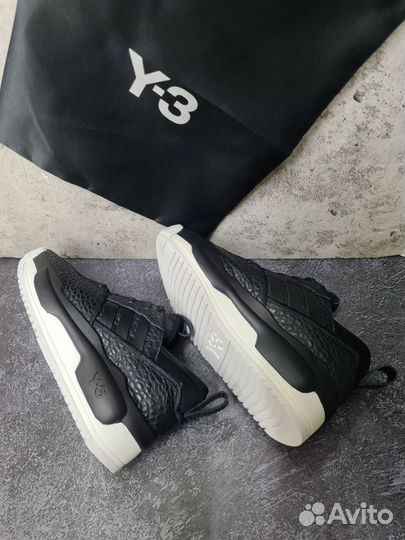 Adidas y 3 hokori