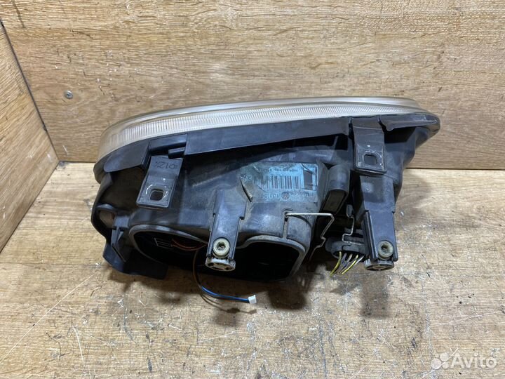 Фара передняя левая Volkswagen Golf 4 142054