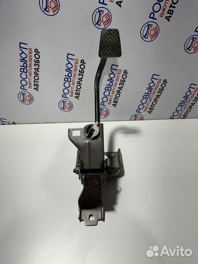 Педаль тормоза Hyundai Solaris