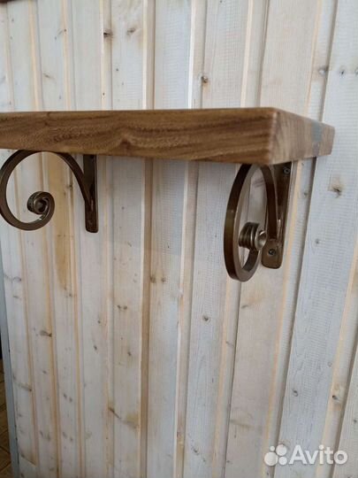 Полка настенная из массива и эпоксидной смолы лофт