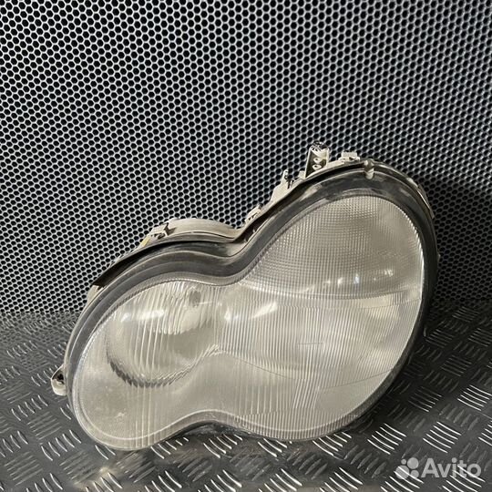 Фара Mercedes-Benz C-класс