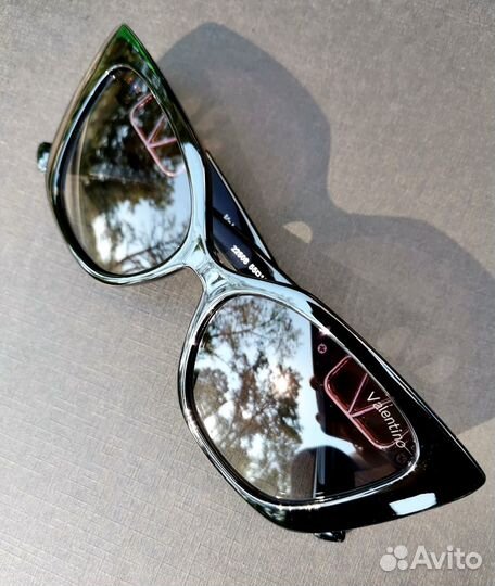 Очки солнцезащитные Valentino
