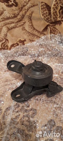 Продам правую подушку двс 3S FE