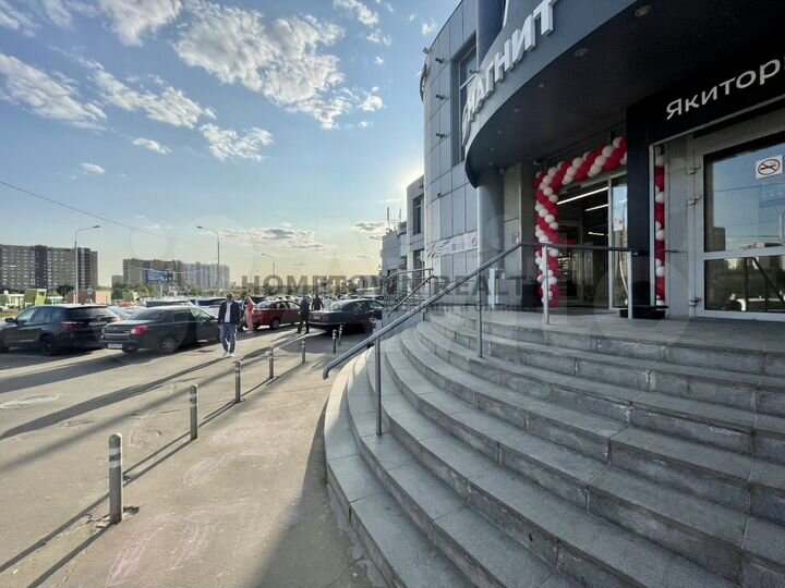 Торговая площадь перед Магнитом - 8.5 м²