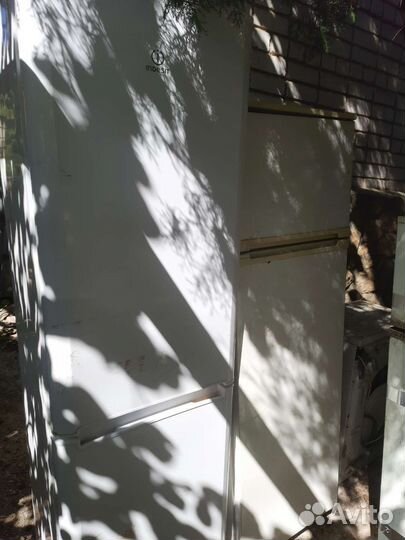 Холодильники нерабочие и запчасти на них