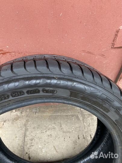 Goodyear EfficientGrip 215/50 R17