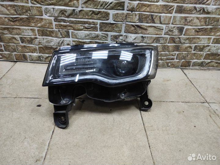 Фара левая Jeep Grand Cherokee