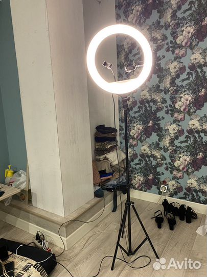Кольцевая лампа со штативом