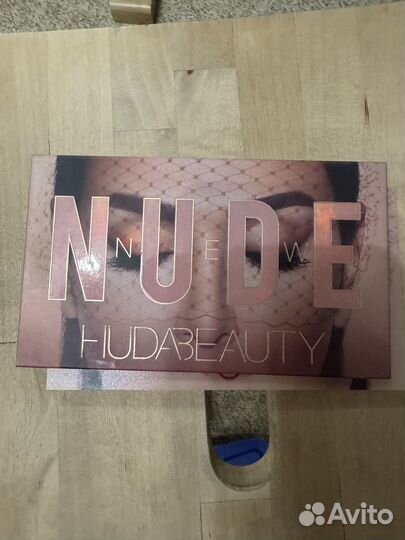 Huda beauty палетка nude