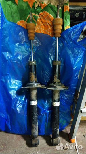 Задний амортизатор (стойка) Honda Accord 7