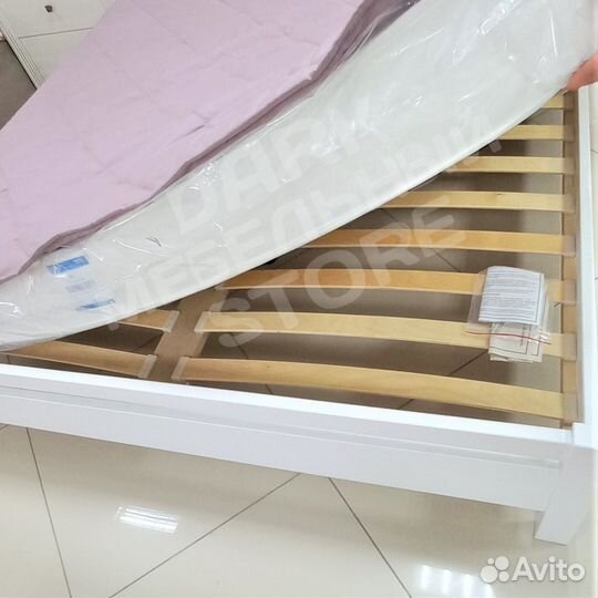 Кровать массив
