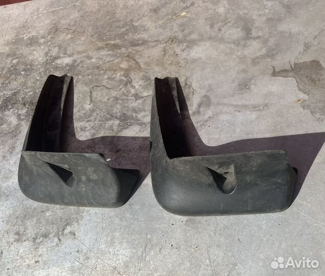 Брызговик задний левый Mitsubishi Outlander 3