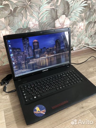 Ноутбук Samsung 17дюйм Core i7 8ядер/6GB озу/1 Tb