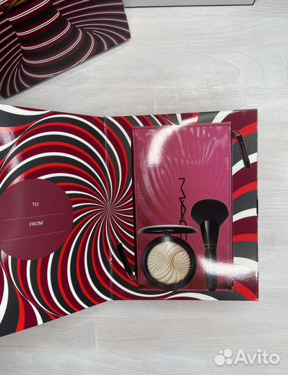 MAC Лимитированный набор для макияжа Хайлайтер