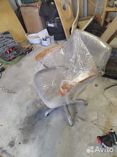 Парикмахерское кресло